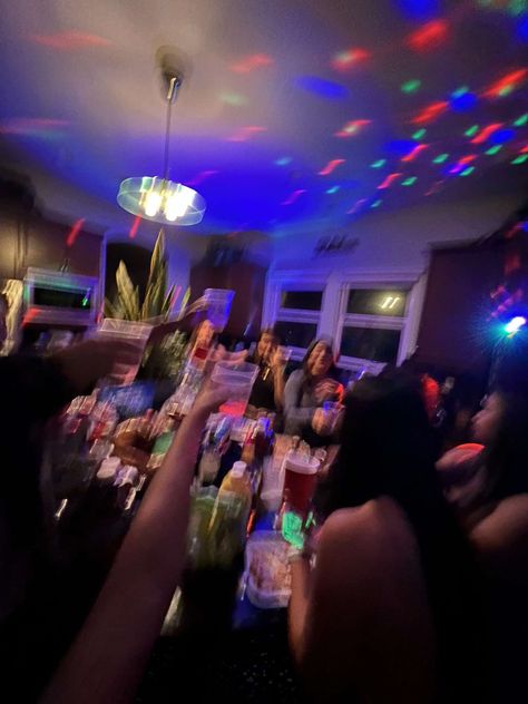 High School Parties, College Vision Board, Lev Livet, Vision Board Images, Fotografi Iphone, Frat Parties, Vision Board Photos, College Aesthetic, Happy End