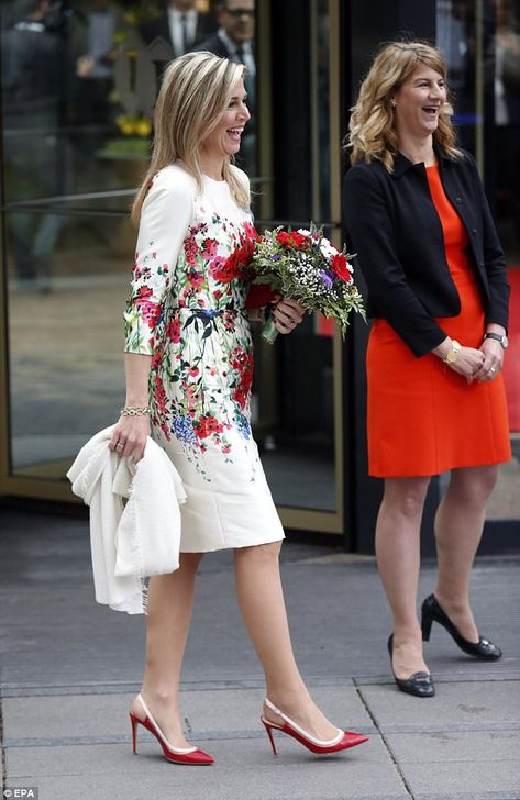 Queen Maxima of the Netherlands arrives an Berlin summit | Daily Mail Online Couture, Queen Maxima Style, Floral Couture, Mommy Dress, Dutch Queen, Queen Fashion, Royal Dresses, Royal Outfits, Couture Mode