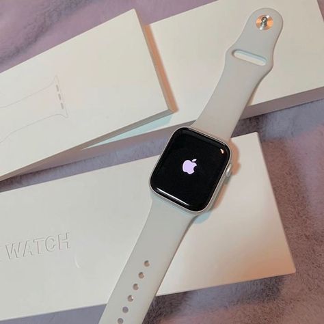 Things I Want To Buy, Προϊόντα Apple, Apple Watch White, Apple Watch Fashion, Bracelet Apple Watch, Airpods Apple, Produk Apple, Accessoires Iphone, Gold Apple Watch