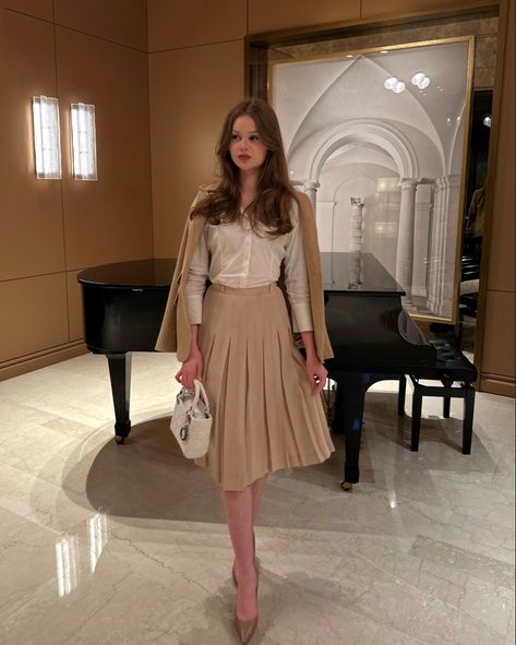 Estilo Ivy League, Money Dress, Western Trend, Elegant Outfit Classy, Cozy Loungewear, Paris Outfits, فستان سهرة, Classy Work Outfits, Evening Attire