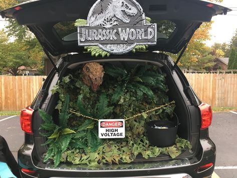 Jurassic World Trunk Or Treat Ideas, Jurassic World Trunk Or Treat, Jurrasic Park Trunk Or Treat, Jurassic Park Trunk Or Treat Ideas, Dinosaur Trunk Or Treat, Halloween Jeep, Trunker Treat Ideas, Halloween Car Decorations, Trunk Or Treat Ideas