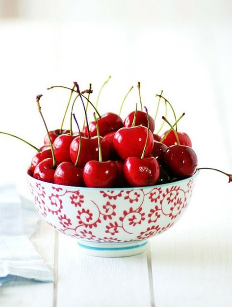 Yum! fresh cherries in winter? Candle Packaging Design, Sweet Cherry Pie, Plum Wine, Alycia Debnam, Candle Packaging, Summer Snacks, Fresh Cherries, Red Cherry, Sweet Cherries