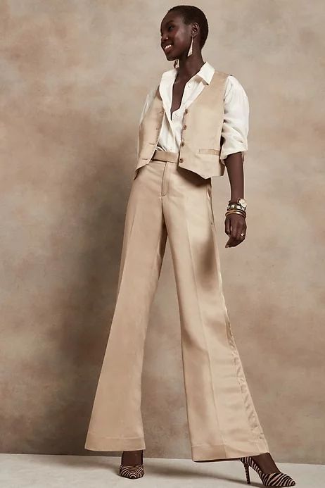 Haute Couture, Pantsuits For Women Wedding, Lesbian Wedding Outfits Suits Style, Androgynous Wedding Attire, Women Wedding Suit, Lesbian Wedding Outfits, Linen Suits Women, Boss Lady Outfit, Blind Hem