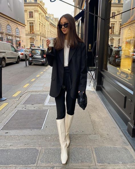 Long Boots Outfit, Vinter Mode Outfits, White Knee High Boots, White Boots Outfit, Vaquera Outfit, Look Legging, Winter Boots Outfits, High Knee Boots Outfit, Modieuze Outfits