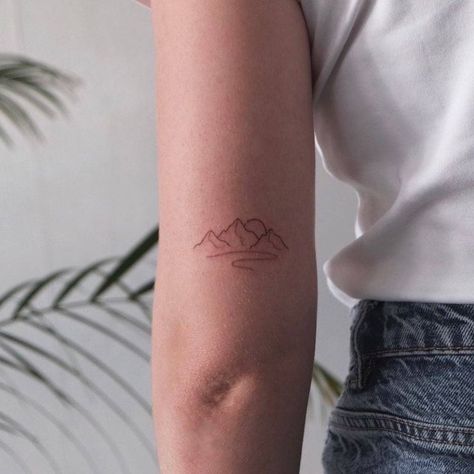 A mountain is a great option for a minimalist design and they have a lot of meaning. Mountain tattoos represent the belief that no obstacle is impossible. Also, it can mean accessibility and openness. Back Of Arm Mountain Tattoo, Minimal Nature Tattoo, Tattoos With Initials, Minimalist Mountain Tattoo, Simple Unique Tattoos, Tattoos Minimal, Moutain Tattoos, Simple Tattoo With Meaning, Small Mountain Tattoo