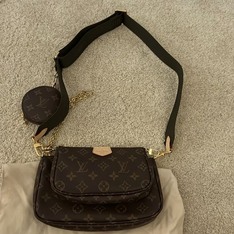 Brand New Never Been Used With Tag And Dust Bag Louis Vuitton Multi Crossbody Pochette In Kaki. In Giftable Condition. Multi Pochette Louis Vuitton, Pochette Louis Vuitton, Louis Vuitton Tote, Louis Vuitton Multi Pochette, Vintage Designer Bags, Louis Vuitton Scarf, Louis Vuitton Totes, Bag Louis Vuitton, 2024 Vision
