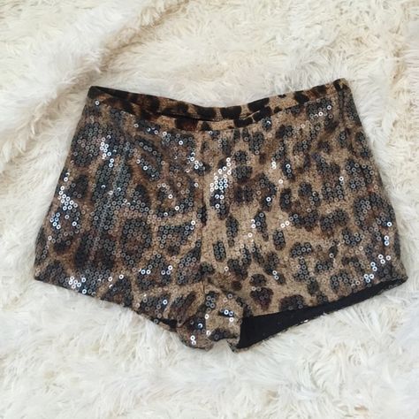 Sequin cheetah/leapord print high waisted shorts Size xsmall NEVER worn! Super cute, I've just never had an occasion to wear these to. Forever 21 Shorts Cheetah Print Shorts Outfit, Cheetah Print Shorts, Cheetah Shorts Outfit, Leopard Shorts Outfit, Shorts Rave Outfit, Cheetah Print Fashion, Cheetah Print Clothes, Mini Shorts Outfit, Sequin Shorts Outfit