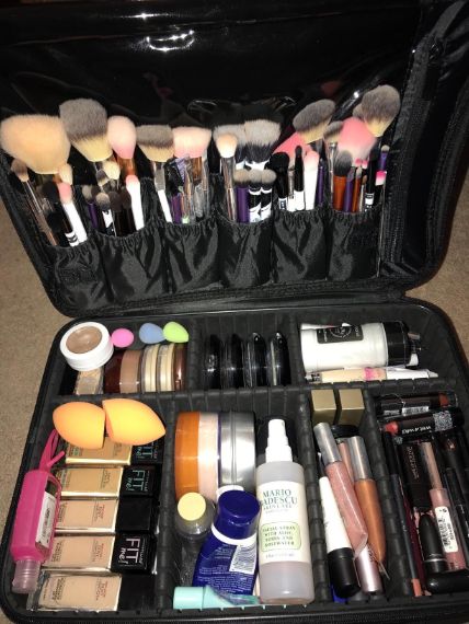 Makeup Artist Set Up, Black Makeup Kit, Digital Accessories, Make Up Kits, Artist Storage, Makeup Materials, Alat Makeup, Makeup Artist Kit, Makeup Brush Bag