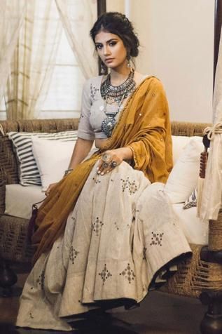 Navaratri Chaniya Choli, Grey Lehenga, Chaniya Choli Designs, Navratri Dress, Cotton Lehenga, Lehenga Designs Simple, Bridal Lehenga Collection, Simple Kurta Designs, Mirror Round