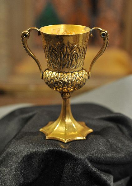 HORCRUX - Helga Hufflepuff's cup - Hepzibah Smith, who owned the cup, was a distant descendant of Helga Hufflepuff. Riddle killed Smith, stole the cup, then framed her house elf Hokey for the crime. Hogwarts Houses, Hepzibah Smith, Harry Potter Exhibition, Hufflepuff Cup, Helga Hufflepuff, Hufflepuff Aesthetic, Elf House, The Cup, Wizarding World