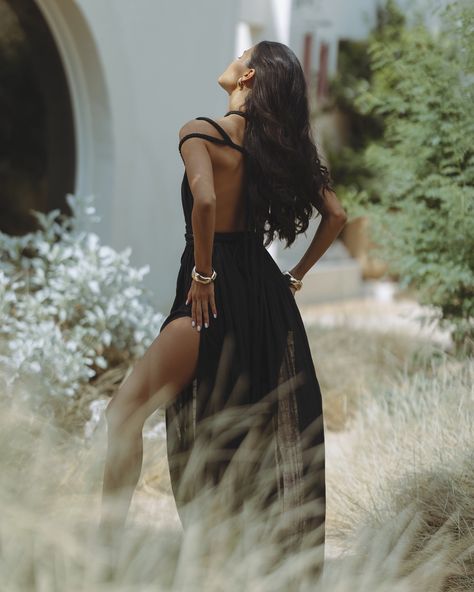 Back In Stock Fionza Maxi Dress - Black Shop Now www.chiclefrique.com Black Flowy Dress Photoshoot, Desire Photoshoot, Photoshoot Dress Ideas, Flowy Dress Photoshoot, Black Photoshoot, Shooting Pose, Junipero Serra, High Fashion Photoshoot, Black Flowy Dress