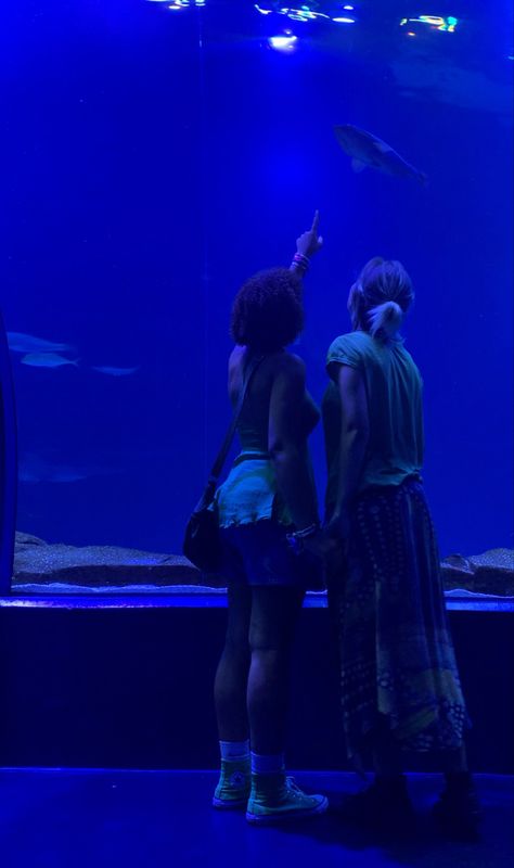 Wlw Aquarium Date, Aquarium Date Wlw, Wlw Date, Aquarium Date, Dream Dates, Want A Girlfriend, Cute Date Ideas, Girlfriend Goals, Look Man