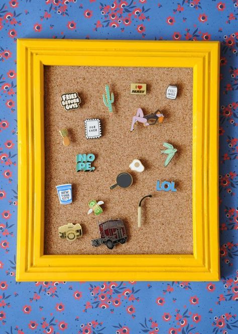 How To Display Pins, Pins Photography, Pin Collection Displays, Disney Pin Display, Pins Badge Display, Crafts Photography, Enamel Pin Display, Pin Display, Diy Display