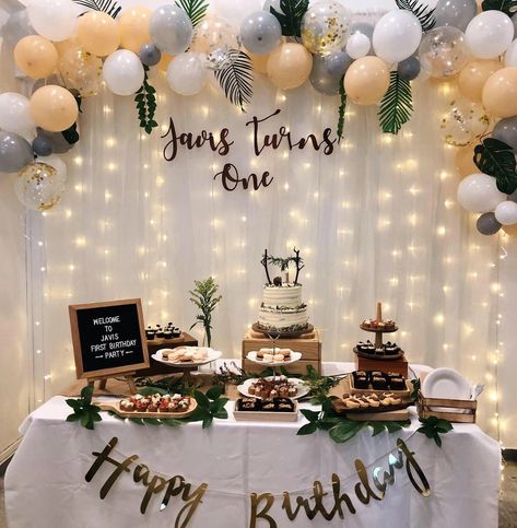 Second Birthday Party Decorations, Deco Birthday Simple At Home, Neutral Party Decor Birthday, 1st Birthday Set Up Ideas, Birthday Party Setup At Home, 1st Birthday At Home, Simple Birthday Decors, Simple 1st Birthday Decorations, Simple Baby Shower Ideas At Home