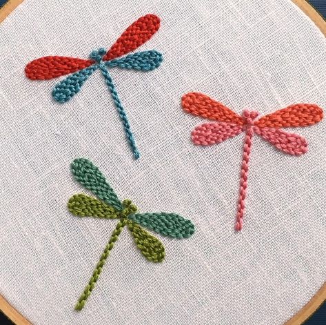Dragonfly Embroidery Simple, Embroidery Animals Simple, Embroidery Patterns Flowers, Shashiko Embroidery, Broderie Simple, Patterns Flowers, Pola Bordir, Hand Embroidery Patterns Flowers, Floral Embroidery Patterns