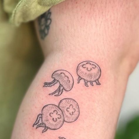 Swordfish Skeleton Tattoo, Phrenology Head Tattoo, Simplistic Small Tattoo, Small Paragraph Tattoos For Women, Simple Marine Life Tattoos, Water Drip Tattoo, Ocean Theme Tattoos Small, Moon Jelly Fish Tattoo, Easy Jellyfish Tattoo