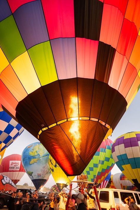 Albuquerque International Balloon Fiesta: Know Before You Go — This Here Town Mexico, Albuquerque Balloon Festival, New Mexico Vacation, Albuquerque Balloon Fiesta, Mexico Travel Guides, Uber Ride, Garden Lanterns, Hot Air Balloon Rides, Albuquerque New Mexico