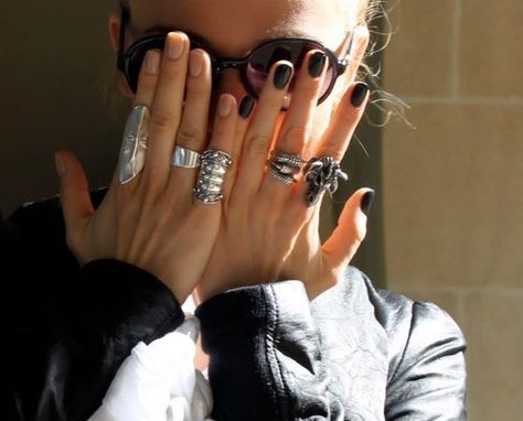 Rings On Hand, Under Your Spell, Estilo Rock, Nail Ring, Chunky Rings, Put A Ring On It, Bling Rings, Jewelry Inspo, Love Ring