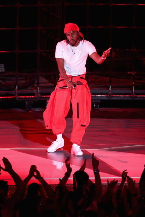 Kendrick Lamar Kendrick Lamar Outfit Ideas, Kendrick Lamar Fits, 90 Rappers Aesthetic, Kendrick Lamar Concert Outfit, Kendrick Lamar Fashion, Kendrick Lamar Style, Kendrick Lamar Outfits, Kendrick Lamar Concert, Rapper Fashion