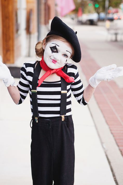 Family Mime Costume, French Mime Costume, Circus Theme Costume, Mine Costume, Carnival Costumes Ideas, Circus Costume Kids, Pantomime Costumes, Mime Halloween Costume, Carnaval Kids