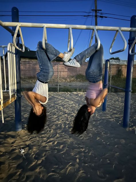 Cute Photos Ideas With Bestie, Photos To Recreate 2 People, Recreate These Photos, Photo Ideas With Bestie Outside, Photo Ideas For 1 Person, Photo Poses One Person, Cute Pics With Bestie, Photo To Do With Friends, Recreating Photos Ideas