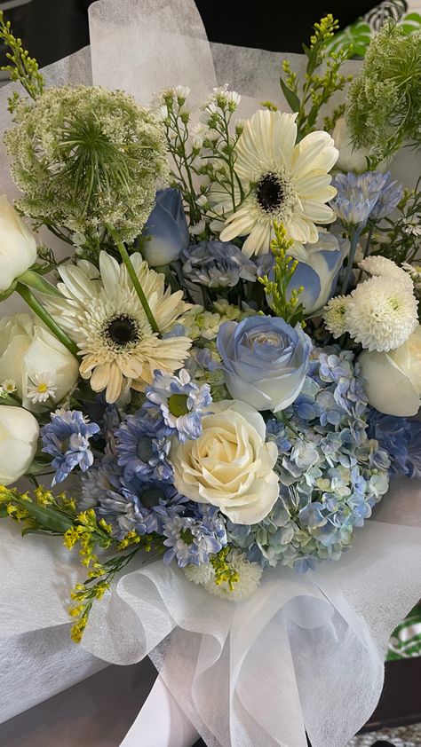 Bride Bouquets Blue Hydrangeas, Blue Chrysanthemum Bouquet, Daisy Gerbera Bouquets, Blue And Beige Flowers, Hydrangeas And Daisies, Blue Carnations Bouquet, Bouquet Of Flowers Daisy, Flowers Hydrangea Arrangement, Lily Hydrangea Bouquet