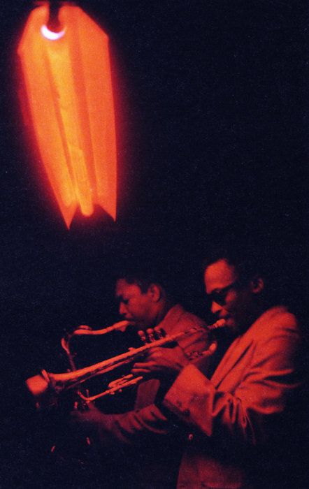 john coltrane and miles davis Francis Wolff, Arte Jazz, John Coltrane, Jazz Bar, Delta Blues, Jazz Art, Jazz Club, Miles Davis, Jazz Musicians