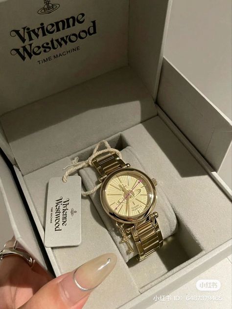 Vivienne Westwood Watch Aesthetic, Xiaohongshu Fashion, Vivienne Westwood Aesthetic, Best Watches Women, Small Gold Watch, Vivienne Westwood Watch, Gold Vivienne Westwood, Vivienne Westwood Watches, Jewelry Vivienne Westwood