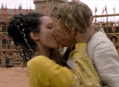 A Knight's Tale: Peasant-turned-knight William (Heath Ledger) falls head over heels for the lovely Jocelyn (Shannyn Sossamon). Best Movie Kisses, Knights Tale, Mary Stuart Masterson, Shannyn Sossamon, Michael Vartan, Eric Stoltz, Lizzie Mcguire Movie, Movie Kisses, George Peppard