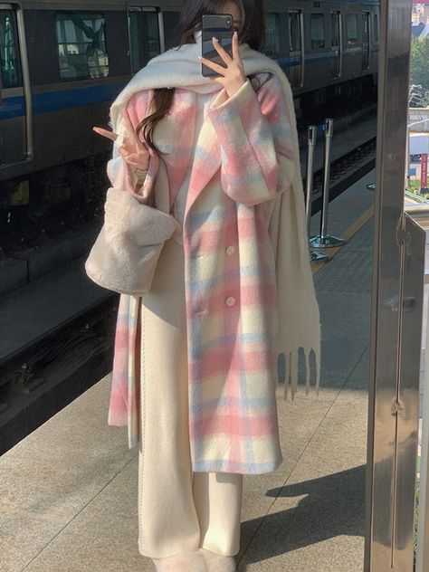 Hijabi Outfits Ideas, Wishlist Things, Plaid Long Coat, Korean Fashion Office, Pink Winter Coat, Clothing Korean, Woolen Coat Woman, Winter Mode Outfits, Modest Outfit Ideas