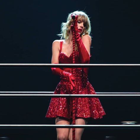 Red World Tour, Taylor Swift Red Tour, Taylor Swift Dress, Taylor Outfits, Taylor Swift Tour Outfits, Estilo Taylor Swift, Red Tour, Taylor Swift Outfits, Taylor Swift Red