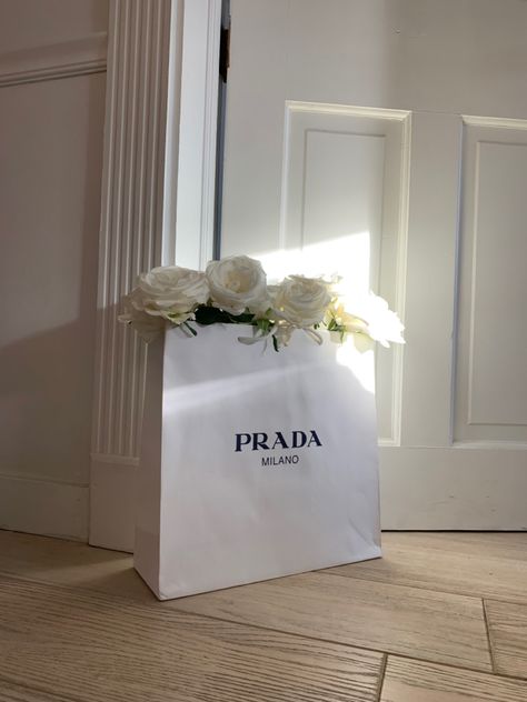 Outfit inspo
Street style 
Parisian style 
Minimal style
Fashion inspo 
Outfit inspiration 
Neutral style prada Prada Astethic, Prada Aesthetic Bag, Arina Core, Prada Wallpaper, Prada Gift, Prada Bag Aesthetic, Dior Flowers, Outfit Inspo Street Style, Minimal Style Fashion