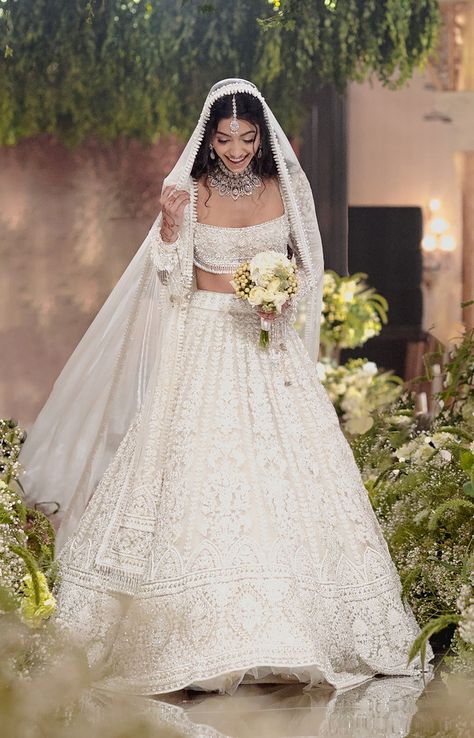 White Bridal Lehenga, Manish Malhotra Lehenga, Mumbai Wedding, Desi Wedding Dresses, Indian Wedding Outfit, Indian Bride Outfits, Tarun Tahiliani, Indian Dresses Traditional, Indian Bridal Dress