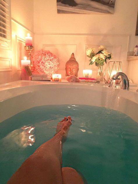 Aesthetic Baths, Aesthetic Bath, Bath Aesthetic, Tub Time, Lush Bath, Dream Bath, Relaxing Bath, Dream Apartment, Dream House Decor