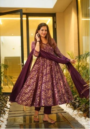 Co-ords Sabyasachi Designs, Indian Wedding Lehengas, Gown Kurti, Wedding Dress For Women, Latest Gowns, Gowns Party Wear, Women Kurti, Indian Ethnic Wear For Women, Kurti For Women