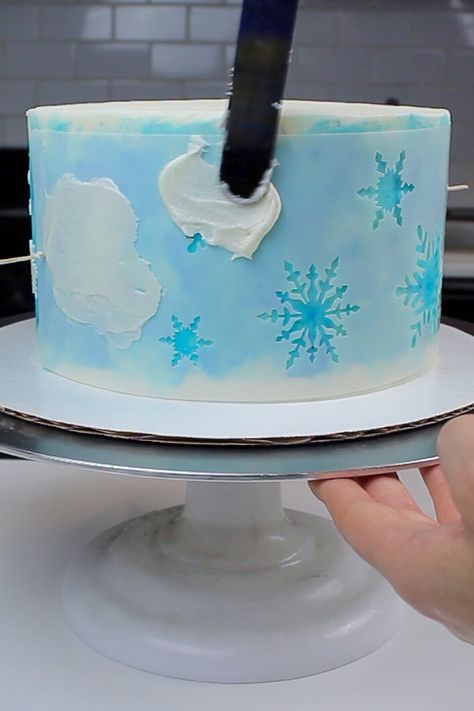 Adding buttercream snowflakes onto my snowflake cake using a cake stencil! Such an easy and fun cake decorating technique!! Stencil Buttercream Cake, Cake Stencil Designs, Buttercream Snowflakes, Stencil On Cake, Cake Stencils Buttercream, Cake Stenciling, Fun Cake Decorating, Airbrush Cookies, Cake Decorated With Fruit