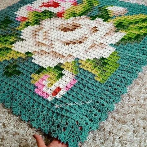 Pixel Crochet Blanket, Crochet Pixel, Crochet Bedspread Pattern, Crochet Rug Patterns, Crochet For Beginners Blanket, Pixel Crochet, Crochet Granny Square Blanket, Crochet Bedspread, Crochet Tapestry