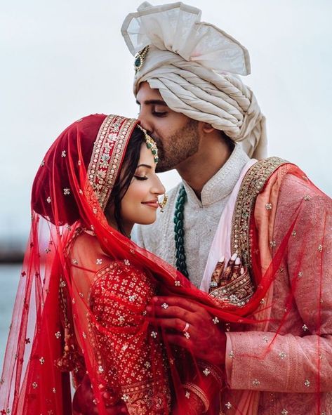 28 Picture Perfect Wedding Poses For Indian Couples To Try - Eternity UK Kanyakumari, Bride Groom Photoshoot, Bride Groom Poses, Bride Photos Poses, Indian Wedding Poses, Groom Photoshoot, Celebrity Bride, Wedding Portrait Poses, Indian Wedding Photography Couples