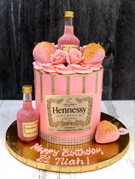 Alcholic Drink Birthday Cake, Henny Cake, 21st Birthday Cake Alcohol, Patron Cake, Chanel Cakes, Cake Flavors Recipes, Queens Birthday Cake, Birthdays Cakes, Liquor Cake