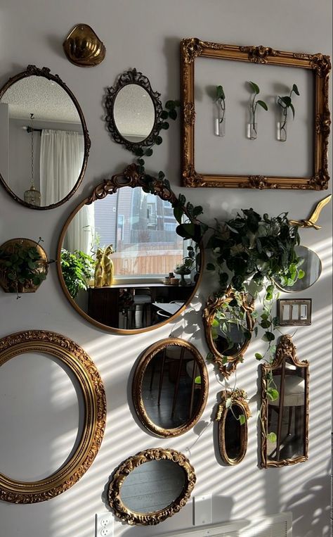 Traditional Charm Decor, Refined Home Decor, Maximalist Wall Shelves, Living Room Wall Decor Ideas Maximalist, 70s Aesthetic Apartment Decor, Dark Academia Style Home, Bronze Room Decor, Vintage Moody Gallery Wall, Practical Apartment Decor