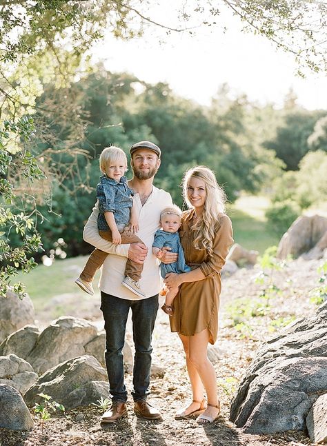 Comfortable, flattery clothes will bring out the best expressions. Family Of 3 Outfits, Family Photography Outfits Summer, Spring Family Photoshoot Outfits, Family Of 4 Photo Ideas, Fall Family Outfits, Spring Family Pictures, Family Photography Outfits, Fam Photos, Family Portrait Outfits