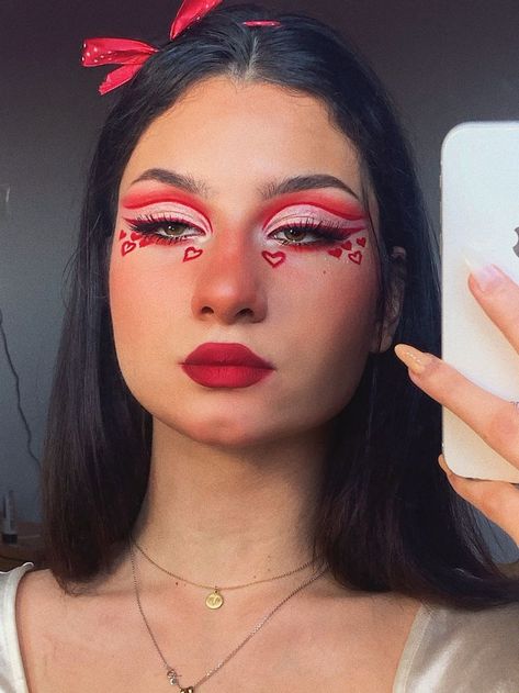 Red Makeup Looks Full Face, Queen Of Heart Makeup Ideas, Cupid Face Makeup, Red Halloween Makeup Ideas, Red Hearts Makeup, Candy Hearts Makeup, Halloween Cupid Makeup, Red Valentines Makeup Looks, Red Eye Makeup Halloween