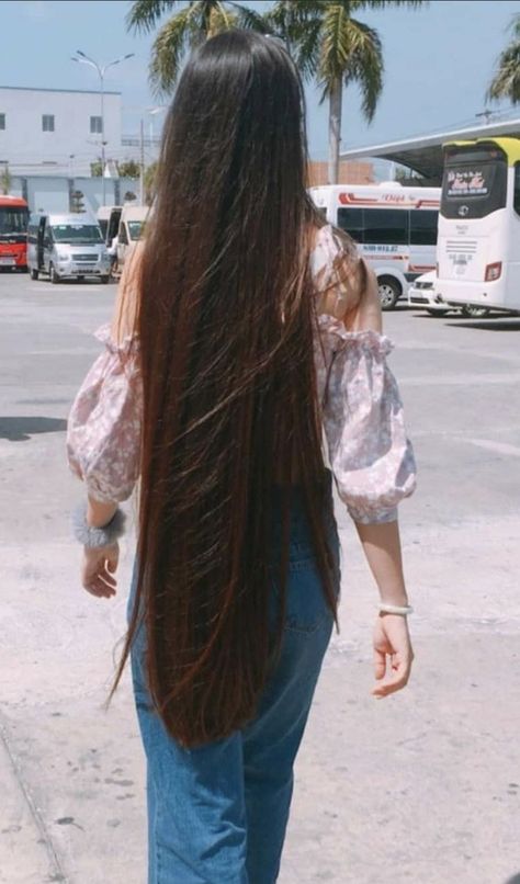 Super Long Hair, Huge Hair, Long Shiny Hair, Extremely Long Hair, Long Silky Hair, Growth Hair, Really Long Hair, Long Hair Pictures, Dream Interpretation