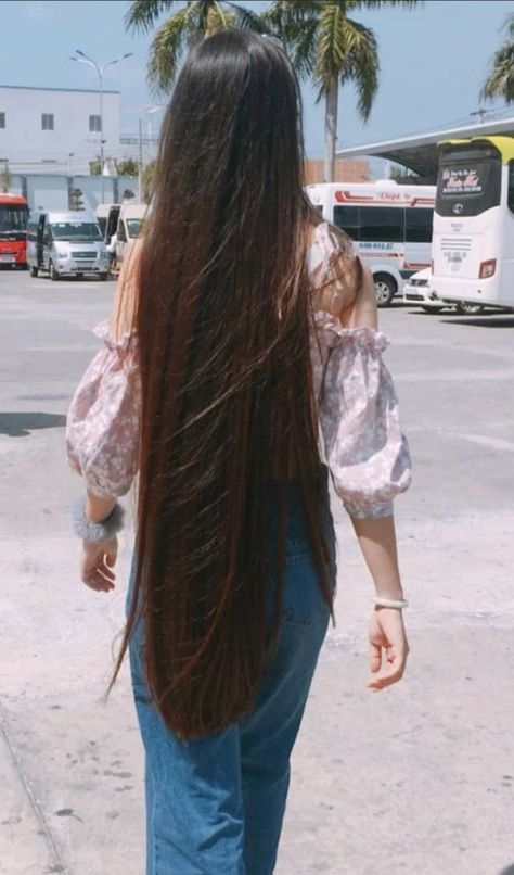 Huge Hair, Long Shiny Hair, Extremely Long Hair, Long Silky Hair, Growth Hair, Belle Silhouette, Long Hair Pictures, Really Long Hair, Lustrous Hair