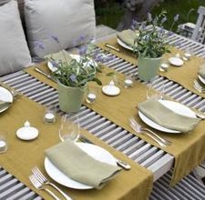 crossways table runner Table Setting Ideas Casual, Outdoor Dinner Party Table, Pottery Barn Table, Casual Table Settings, Table Settings Everyday, Dinner Party Table Settings, Wedding Table Seating, Casual Table, Table Runner Size