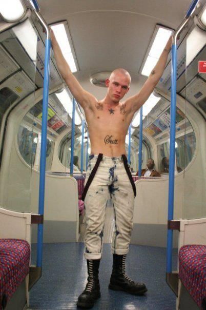 Ska, Suspenders, Male Models, Tumblr, Skinhead Boots, Skinhead Fashion, Jersey Boys, Gay Fashion, Shaved Head