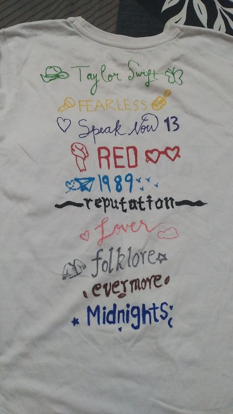 Mariana, Taylor Swift T Shirt Aesthetic, Taylor Swift T Shirt Designs, Taylor Swift Tshirt Ideas Diy, Taylor Swift Diy Shirt, Taylor Swift Shirts Diy, Diy Taylor Swift Shirt, Taylor Swift Shirt Design, Taylor Swift Tshirt Design