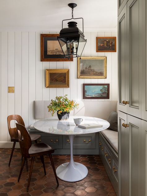 Friday Inspiration: Dining Nook Looks - Studio McGee Small Kitchens, Stressless Sofa, Cozy Breakfast Nook, Seattle Homes, English Cottage Style, Style Cottage, Kitchen Nook, Dining Nook, Plywood Furniture