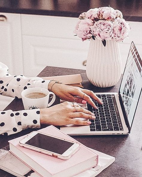 How To Be More Productive If You're Working From Home Until Further Notice - Society19 Kosmetyki Mary Kay, Boss Clipart, Girl Boss Office, Imagenes Mary Kay, Anak Haiwan, Boss Office, Happy Sunday Quotes, Career Inspiration, Business Photoshoot
