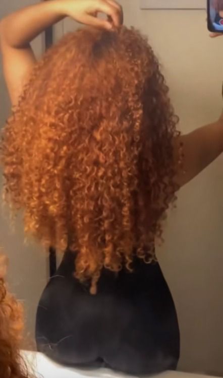 Long Curly Dyed Hair, Orange Curly Hair Black Women, Ginger Curly Hair Black Women, Wavy Orange Hair, Ginger Natural Hair, Orange Curly Hair, Ginger Curly Hair, Black Ginger, Hair Black Women